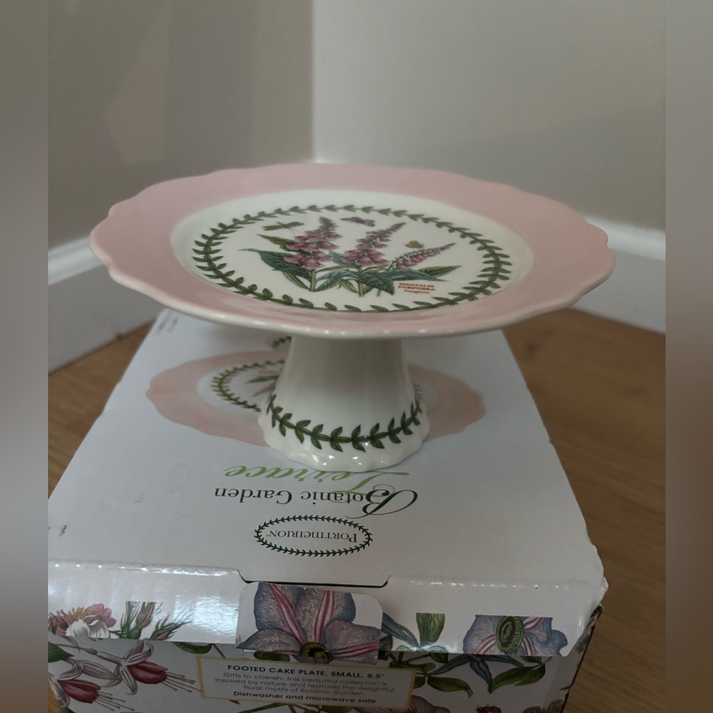 Botanical Garden Portmeirien cake stand